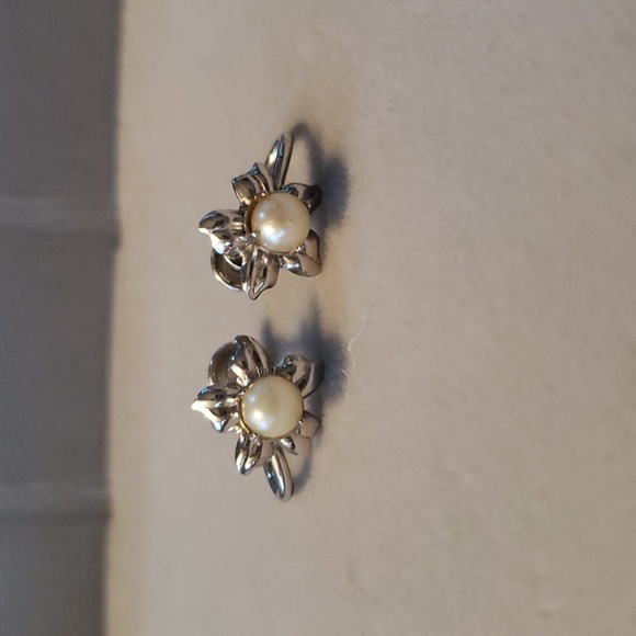 Flower Clip on Earrings - Picture 6 of 8